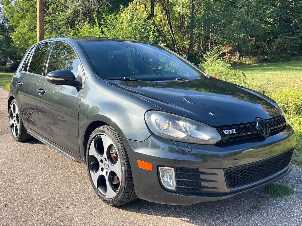 2010 Volkswagen GTI Mk6 - Image 2 of 17