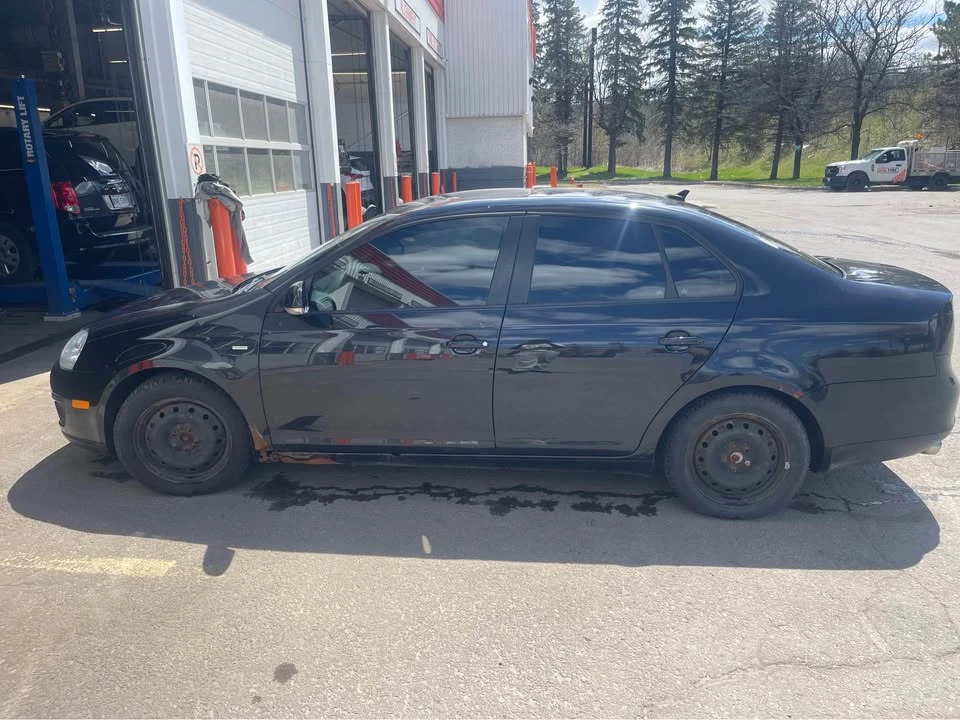 2010 Volkswagen Jetta - Image 11 of 13