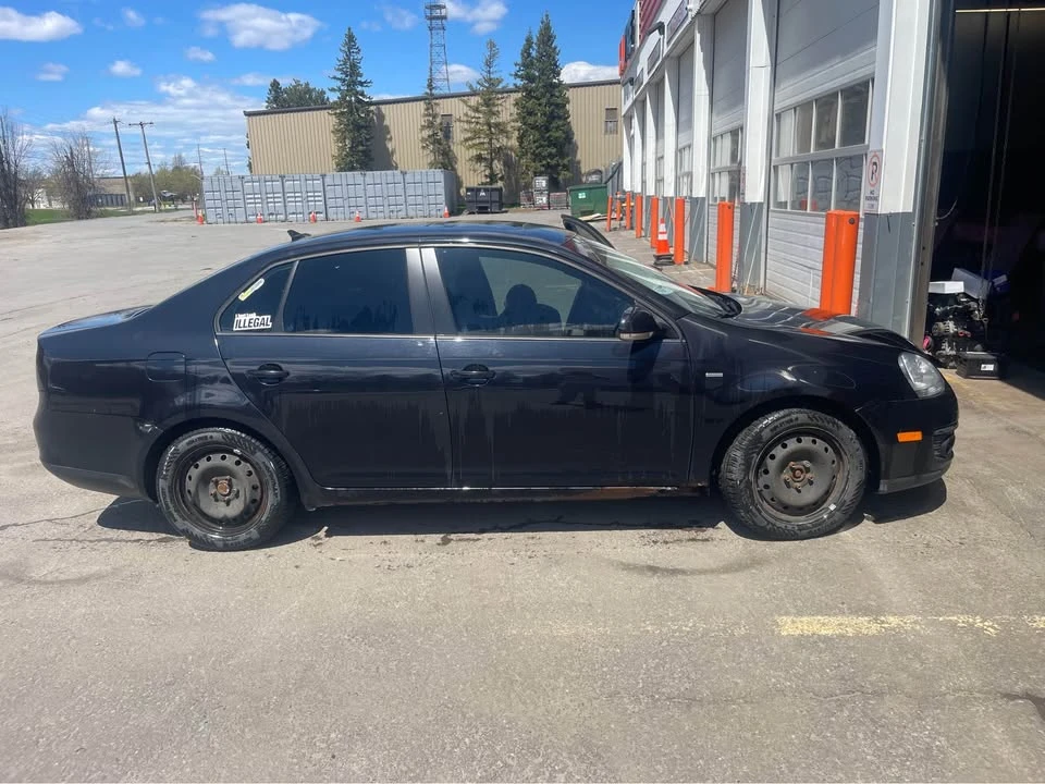 2010 Volkswagen Jetta - Image 2 of 13