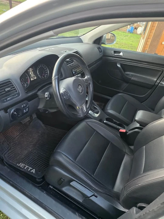 2010 Volkswagen A5 Jetta - Image 3 of 5