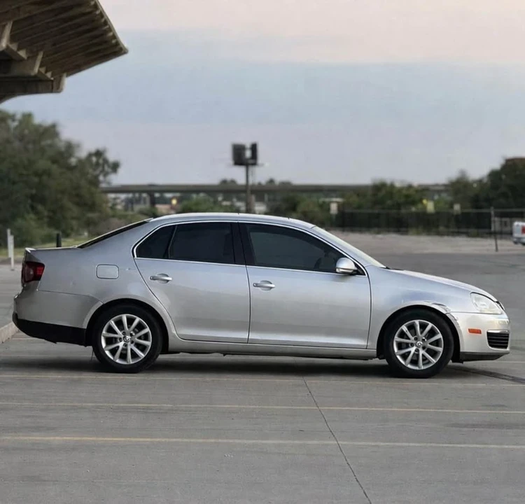 2010 Volkswagen A5 Jetta - Image 4 of 6