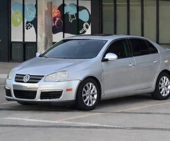2010 Volkswagen A5 Jetta - Image 3 of 6
