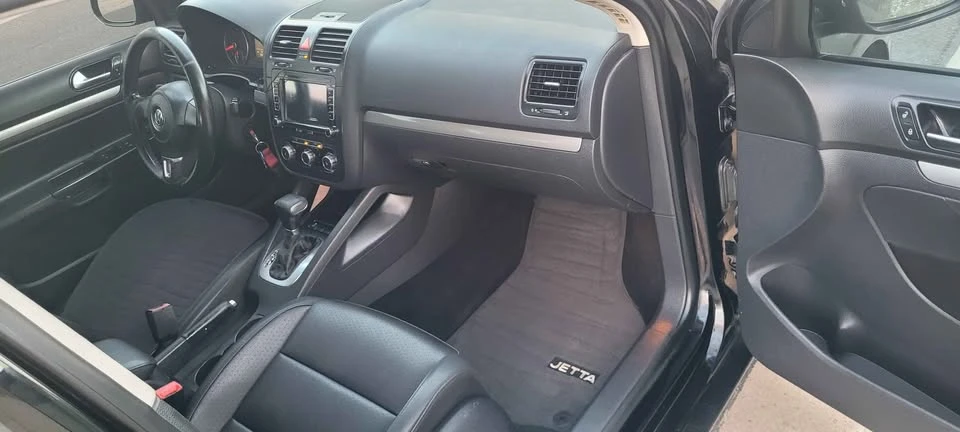 2010 Volkswagen A5 Jetta - Image 12 of 14