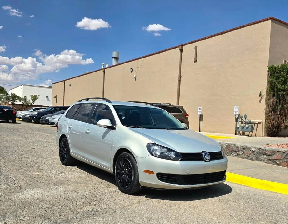 2010 Volkswagen A5 Jetta - Image 2 of 18