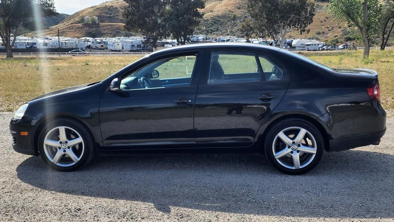 2010 Volkswagen A5 Jetta - Image 12 of 21