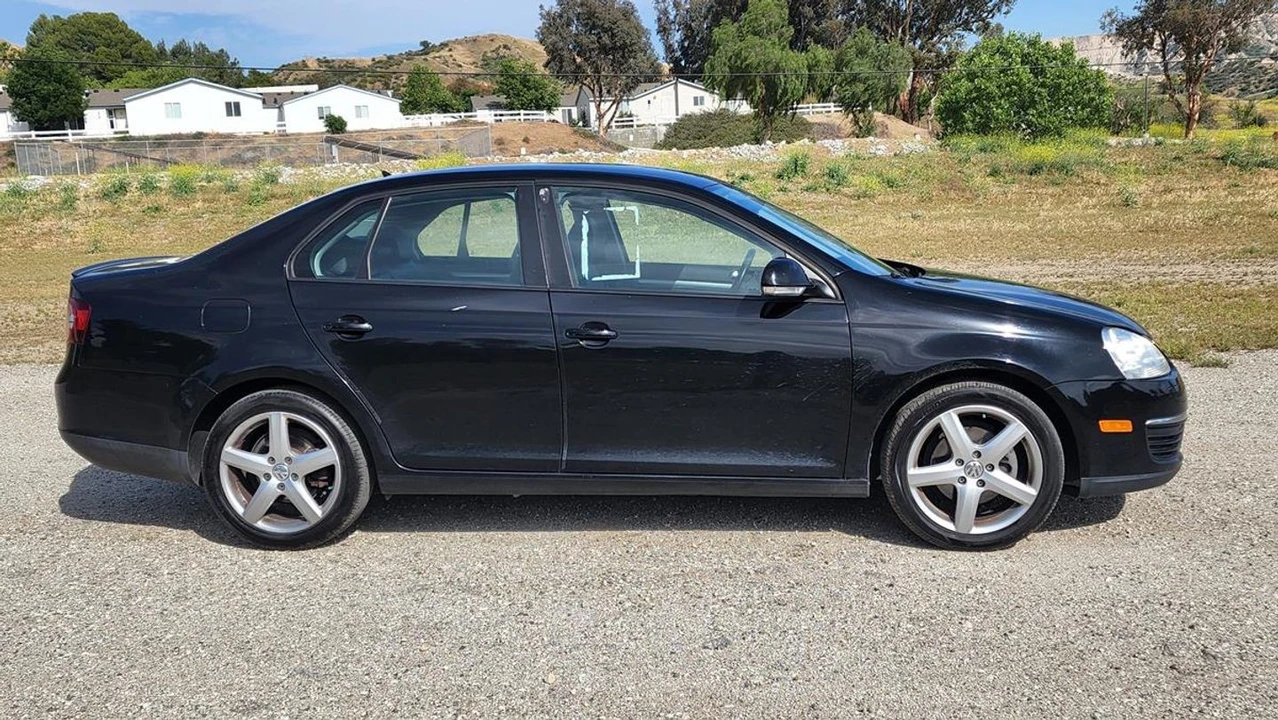 2010 Volkswagen A5 Jetta - Image 13 of 21