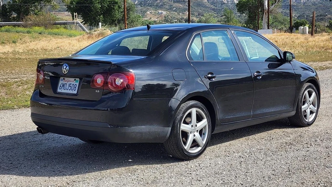 2010 Volkswagen A5 Jetta - Image 7 of 12