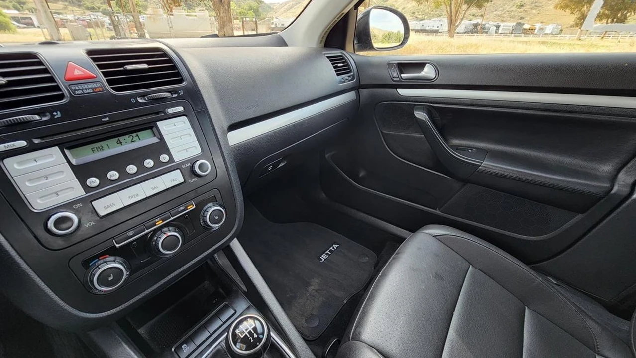 2010 Volkswagen A5 Jetta - Image 19 of 21