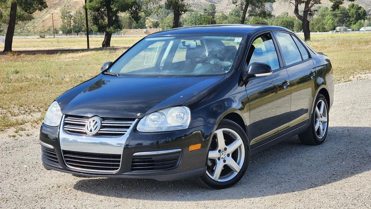 2010 Volkswagen A5 Jetta - Image 5 of 12