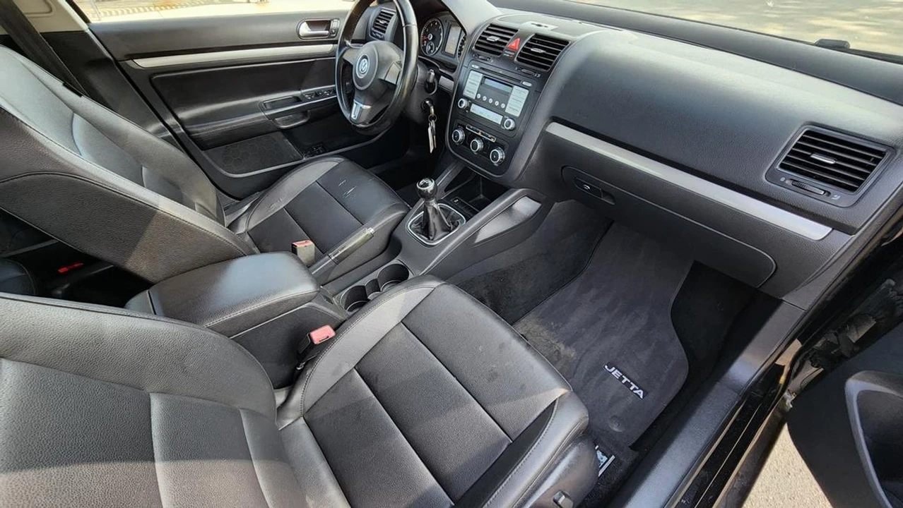 2010 Volkswagen A5 Jetta - Image 10 of 21