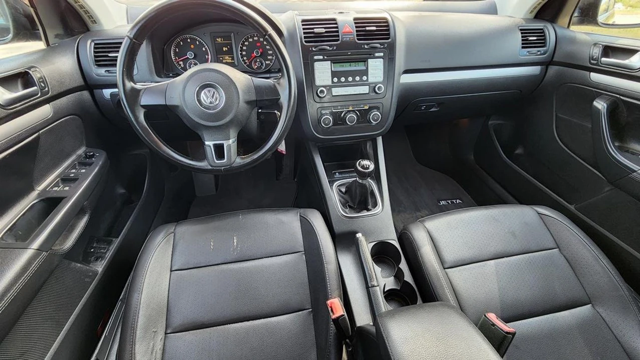 2010 Volkswagen A5 Jetta - Image 8 of 21