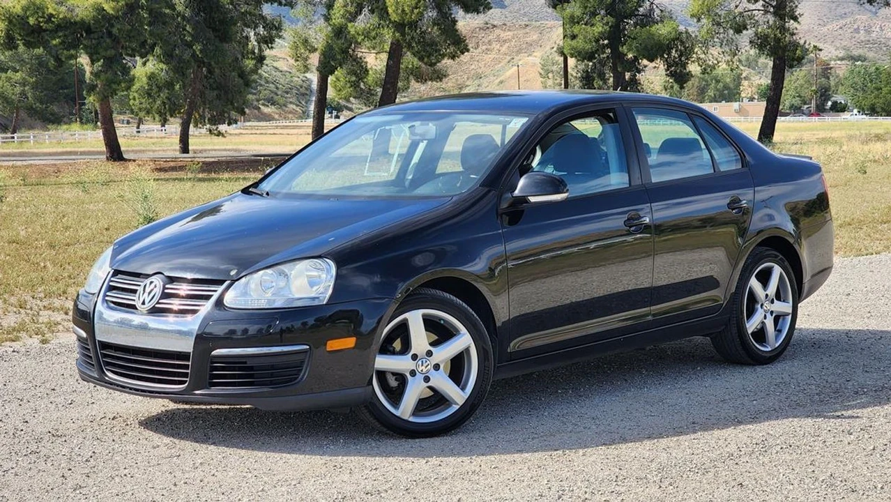2010 Volkswagen A5 Jetta - Image 2 of 12