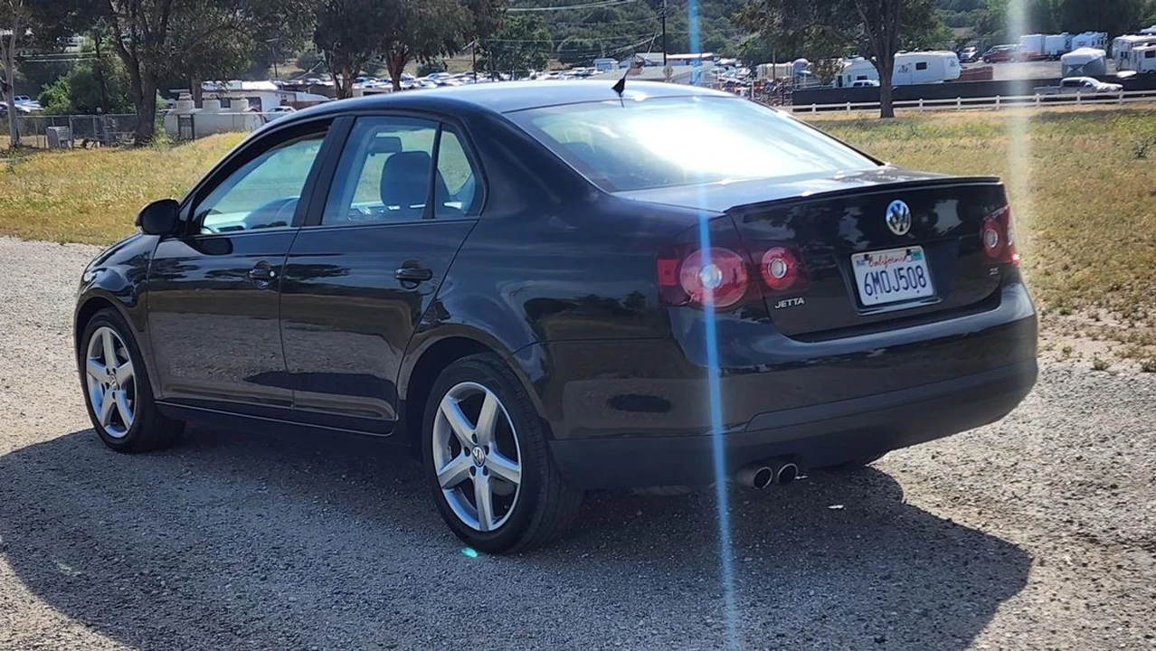2010 Volkswagen A5 Jetta - Image 6 of 21