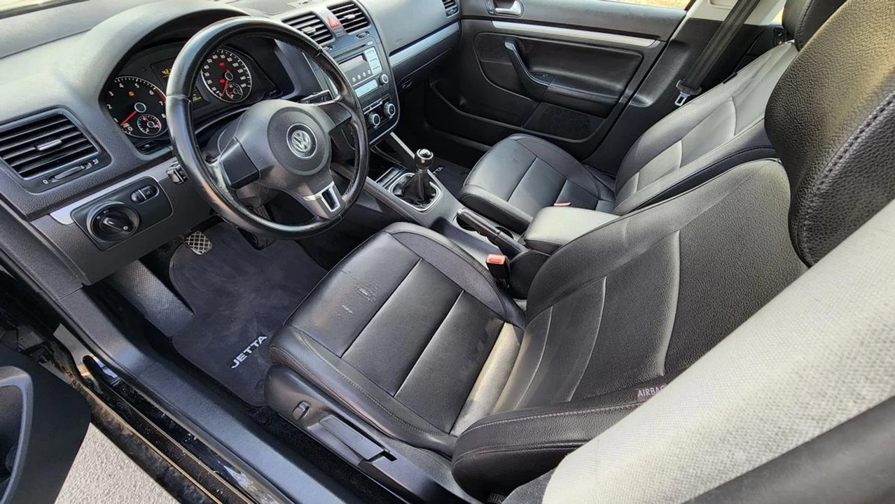 2010 Volkswagen A5 Jetta - Image 9 of 21