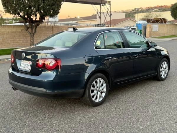2010 Volkswagen A5 Jetta - Image 4 of 10