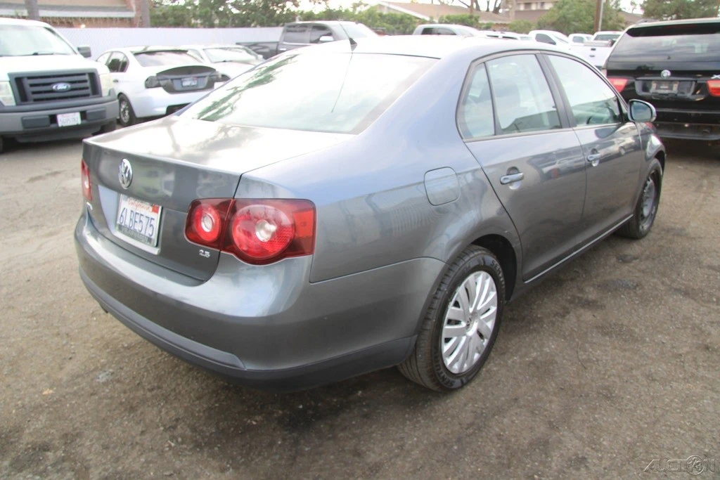 2010 Volkswagen A5 Jetta - Image 6 of 21