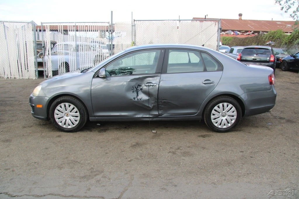 2010 Volkswagen A5 Jetta - Image 3 of 21