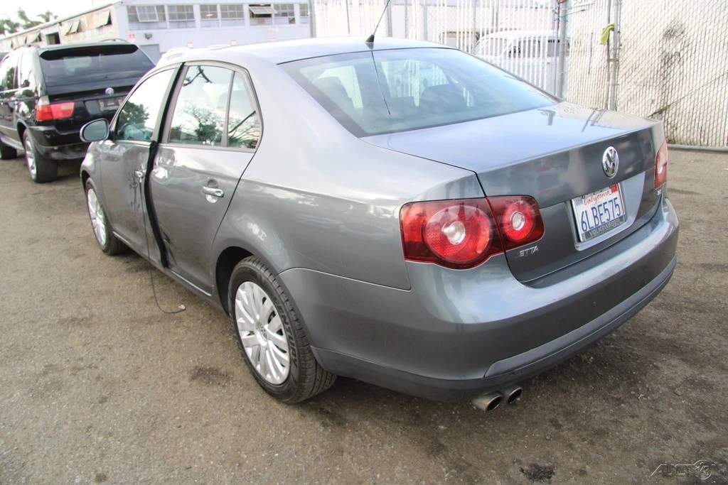 2010 Volkswagen A5 Jetta - Image 4 of 21