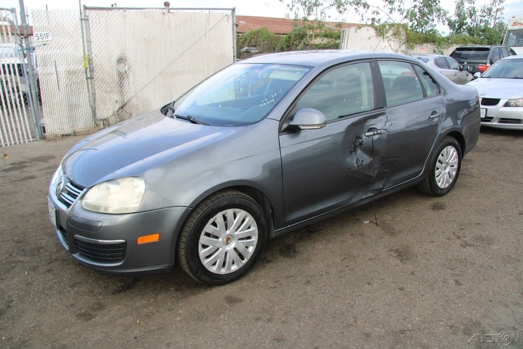 2010 Volkswagen A5 Jetta - Image 2 of 21