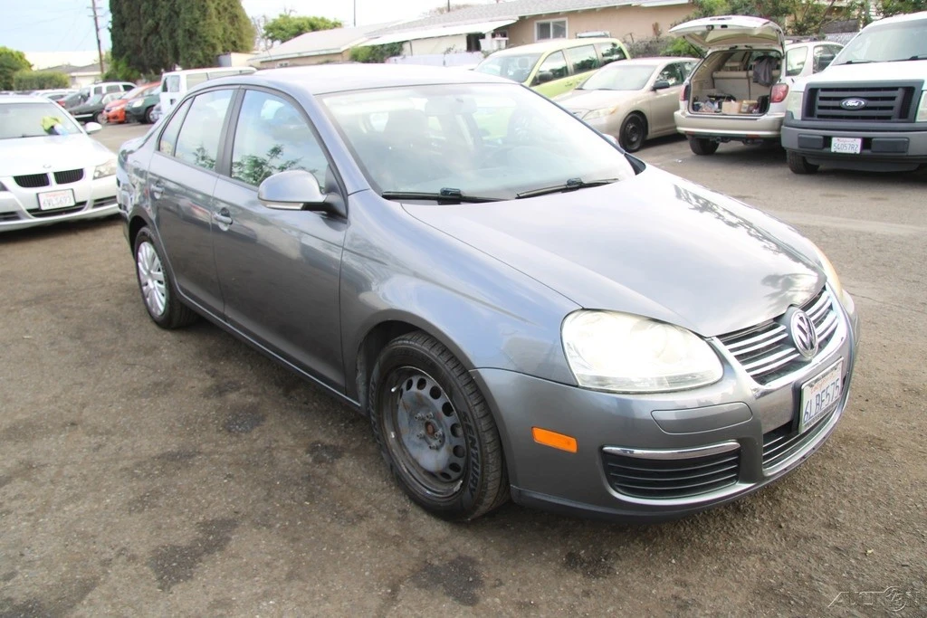 2010 Volkswagen A5 Jetta - Image 8 of 21