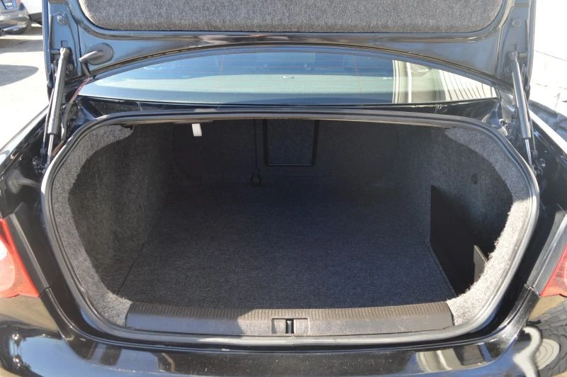 2010 Volkswagen A6 Jetta - Image 9 of 12