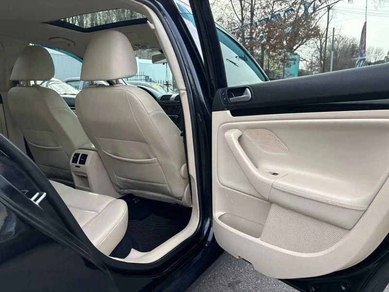 2010 Volkswagen A5 Jetta - Image 9 of 12