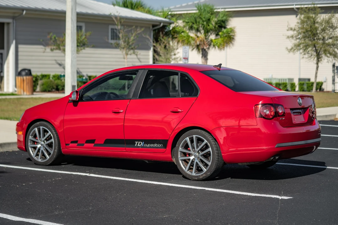 2010 Volkswagen A5 Jetta - Image 16 of 31