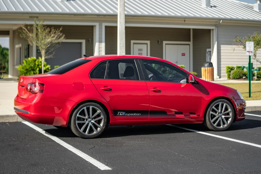 2010 Volkswagen A5 Jetta - Image 24 of 31