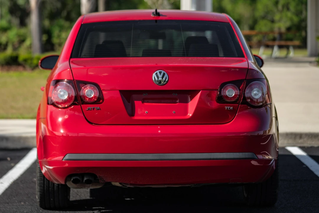 2010 Volkswagen A5 Jetta - Image 5 of 31