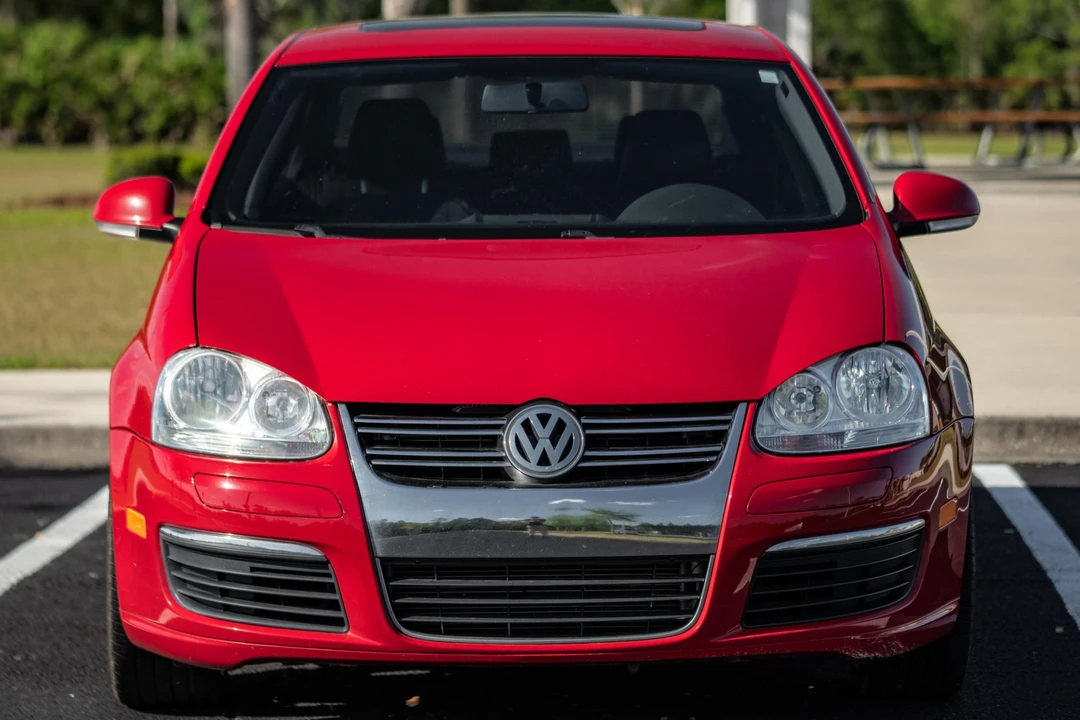 2010 Volkswagen A5 Jetta - Image 2 of 31
