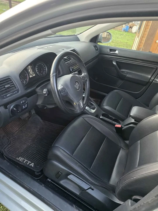 2010 Volkswagen A5 Jetta - Image 3 of 5