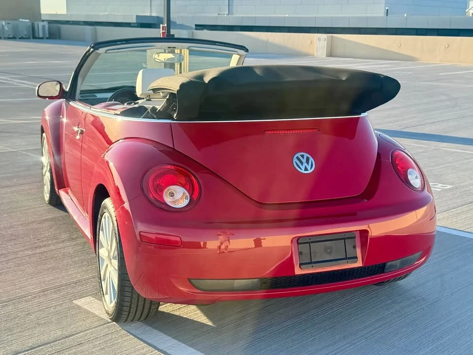 2010 Volkswagen New Beetle - Image 4 of 12