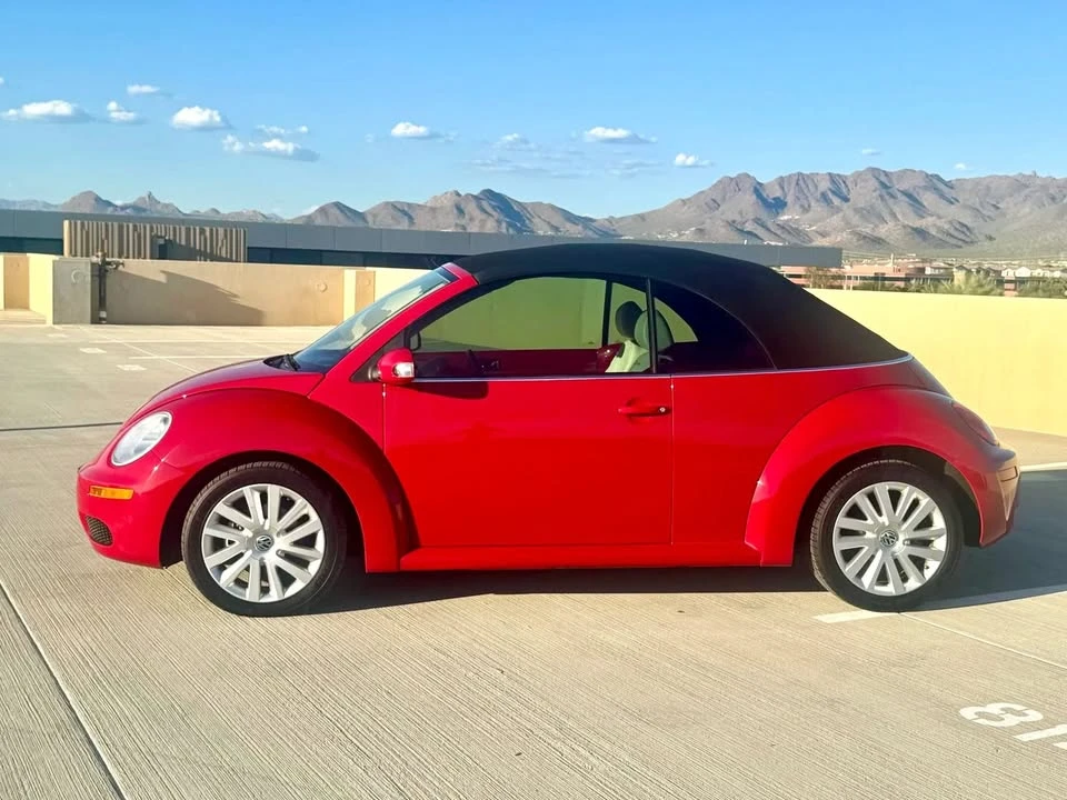 2010 Volkswagen New Beetle - Image 3 of 12