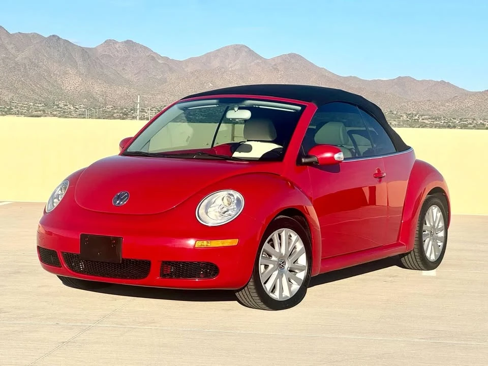 2010 Volkswagen New Beetle - Image 2 of 12