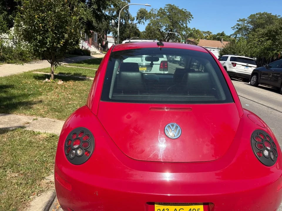 2010 Volkswagen New Beetle - Image 6 of 6