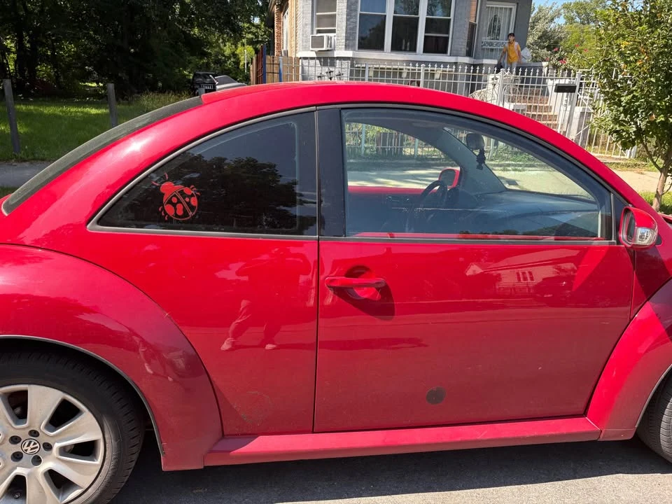 2010 Volkswagen New Beetle - Image 2 of 6