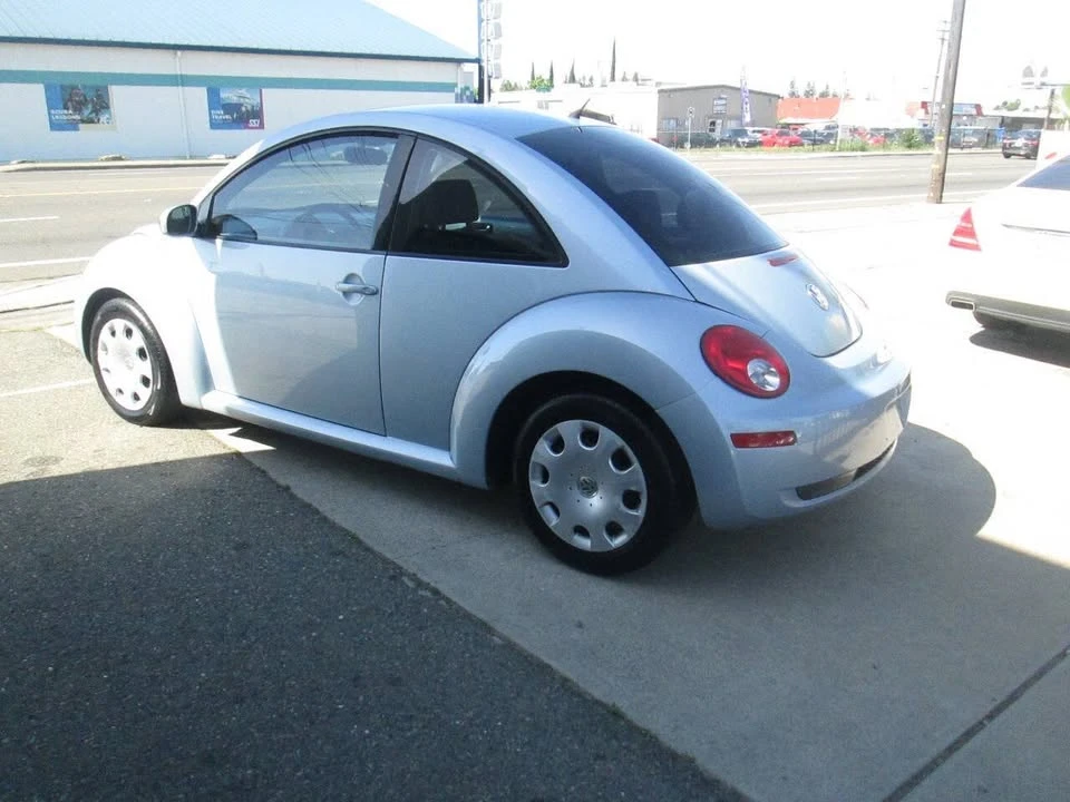 2010 Volkswagen New Beetle - Image 4 of 17