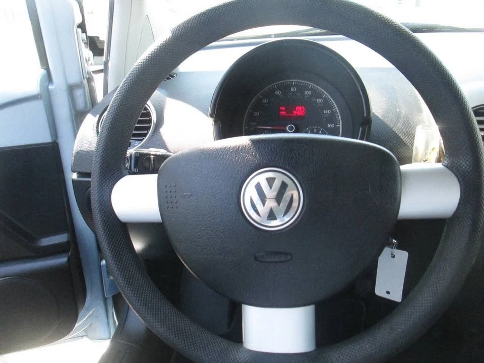2010 Volkswagen New Beetle - Image 13 of 17