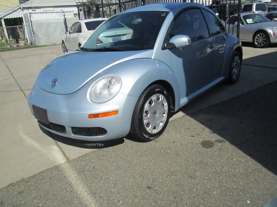 2010 Volkswagen New Beetle - Image 3 of 17