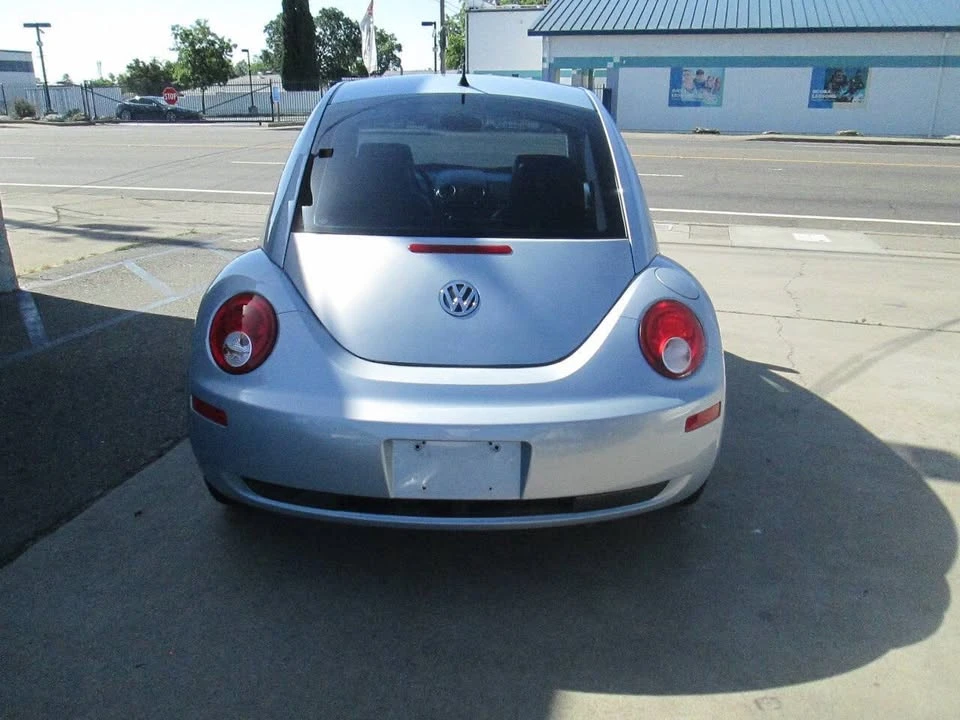 2010 Volkswagen New Beetle - Image 5 of 17