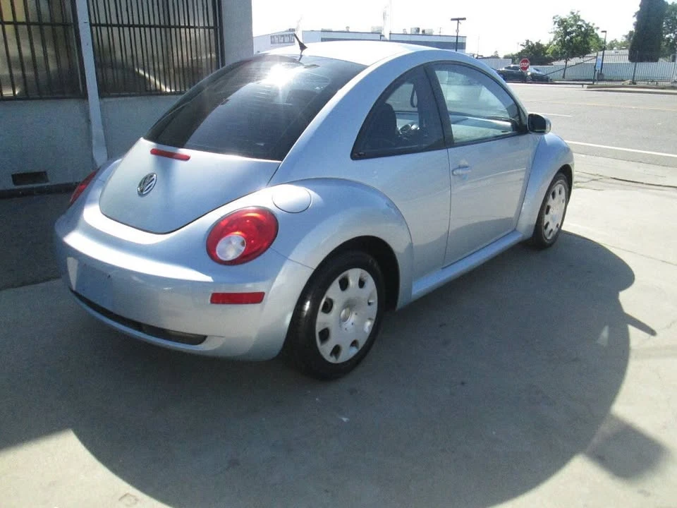 2010 Volkswagen New Beetle - Image 6 of 17