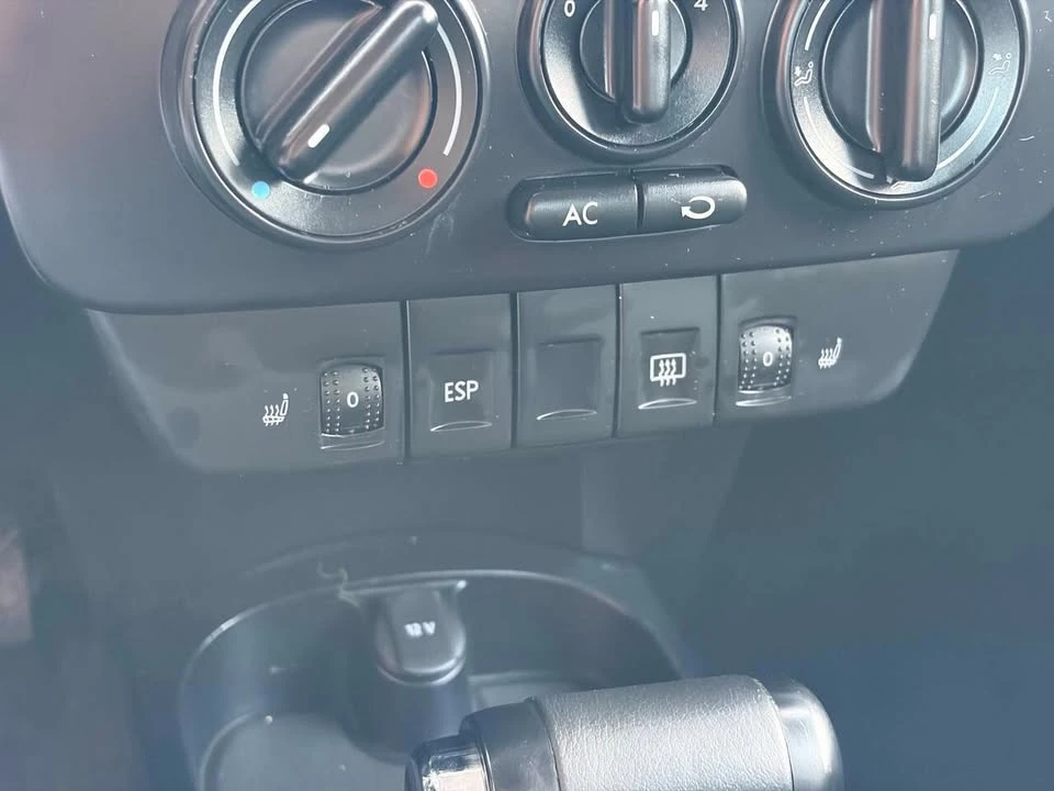 2010 Volkswagen New Beetle - Image 15 of 18