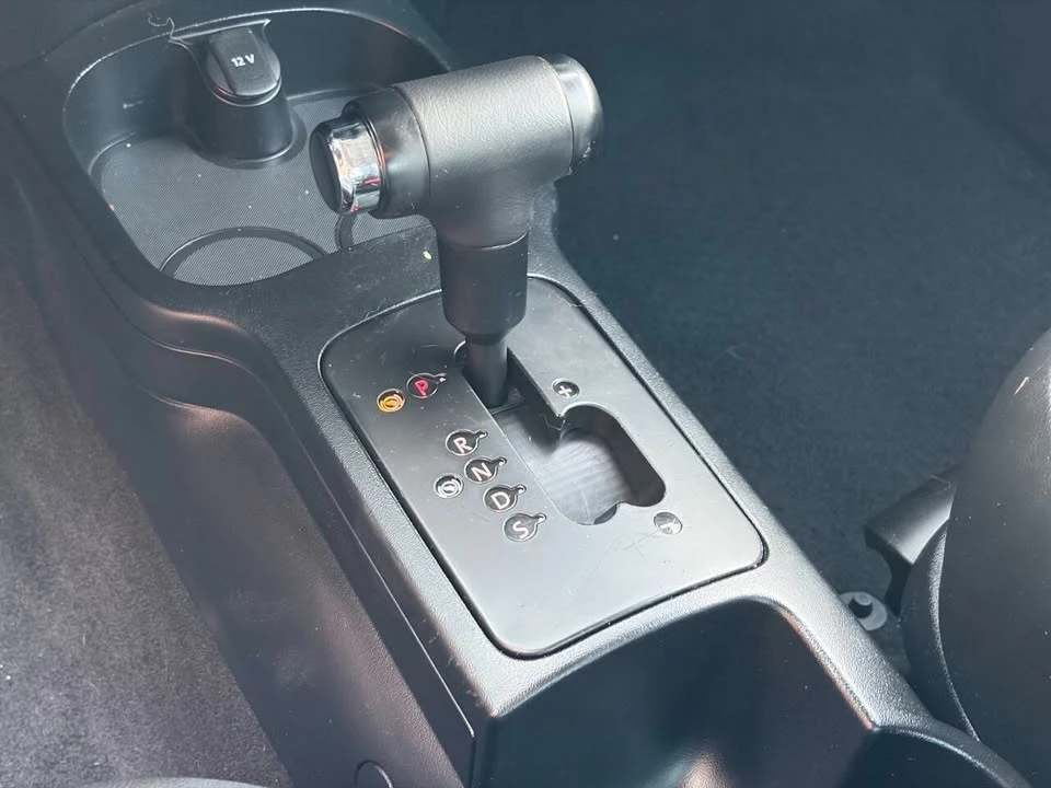 2010 Volkswagen New Beetle - Image 17 of 18