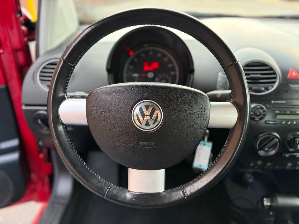 2010 Volkswagen New Beetle - Image 12 of 18