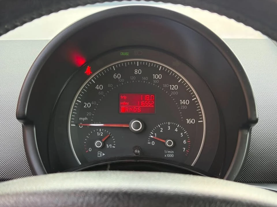 2010 Volkswagen New Beetle - Image 13 of 18