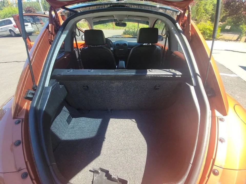 2010 Volkswagen New Beetle - Image 6 of 8