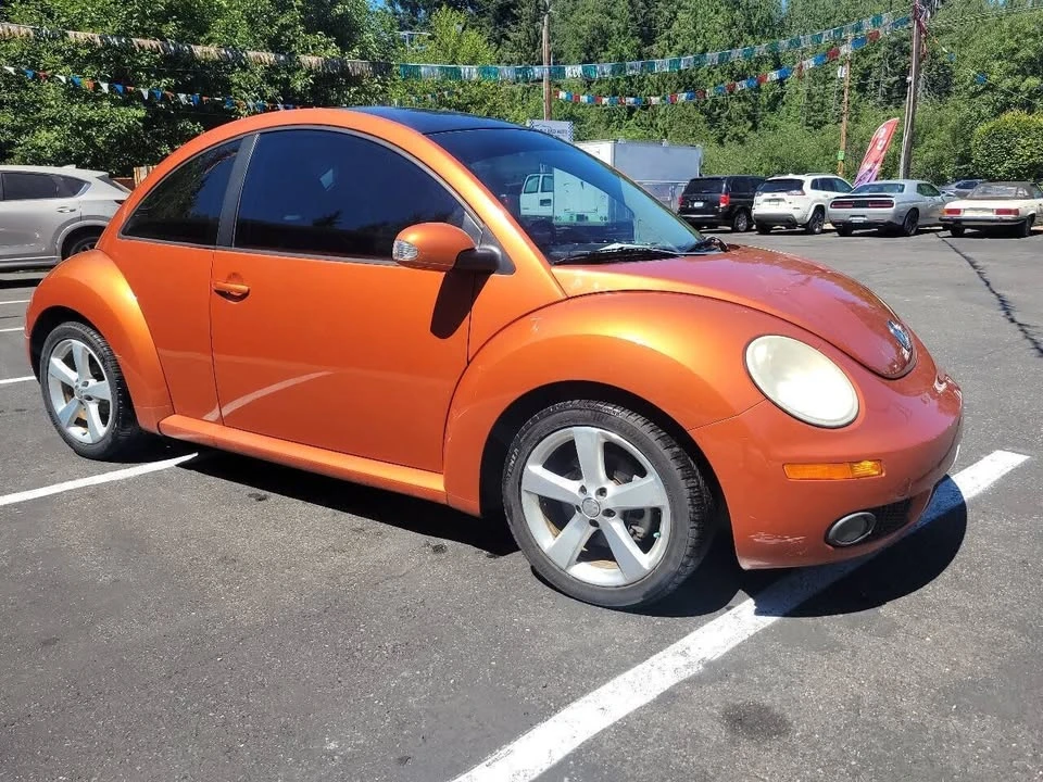 2010 Volkswagen New Beetle - Image 4 of 8