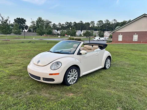 2010 Volkswagen New Beetle 2.5 Convertible 2D