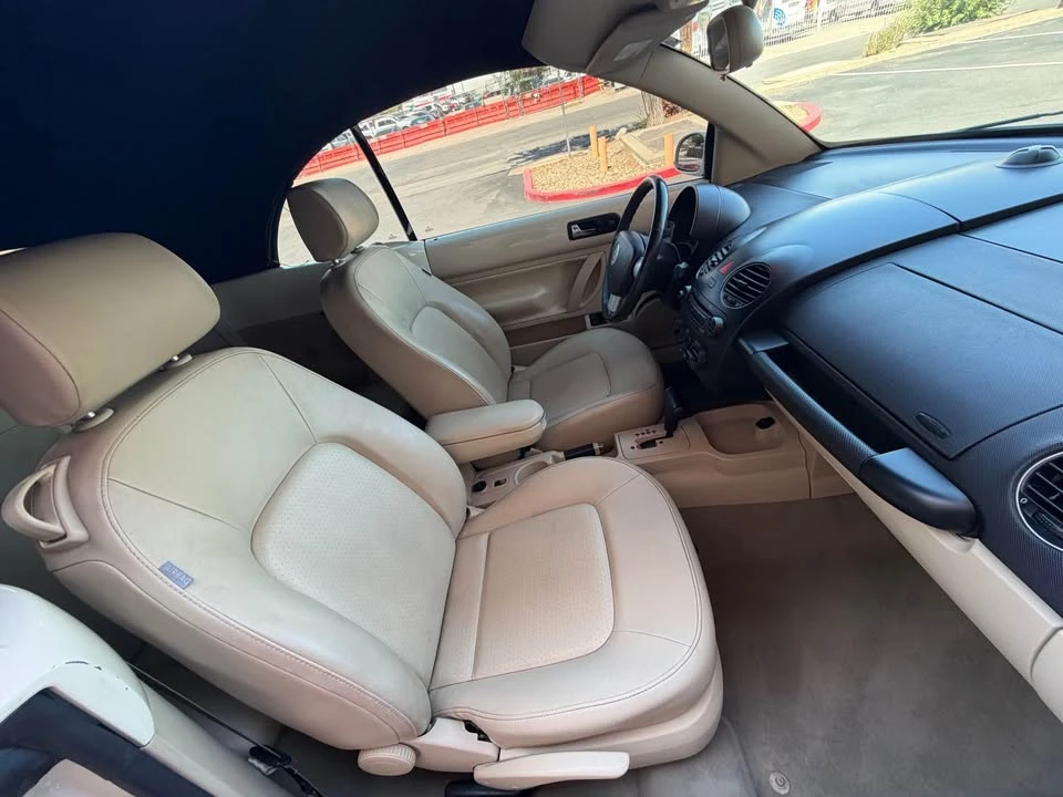 2010 Volkswagen New Beetle - Image 14 of 16