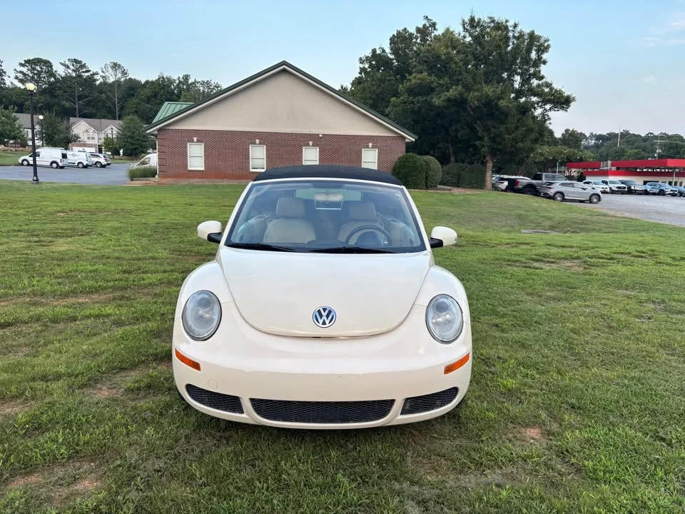 2010 Volkswagen New Beetle - Image 16 of 18